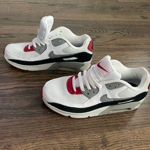 Nike Air Max  Kids size 5